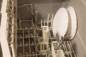 食洗機はコンパクトな方が良い？食洗機の種類や選び方のポイントを解説