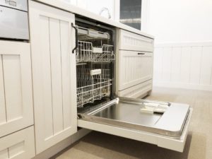 ビルトイン食洗機が故障したらどうする？食洗機を長持ちさせるコツも解説